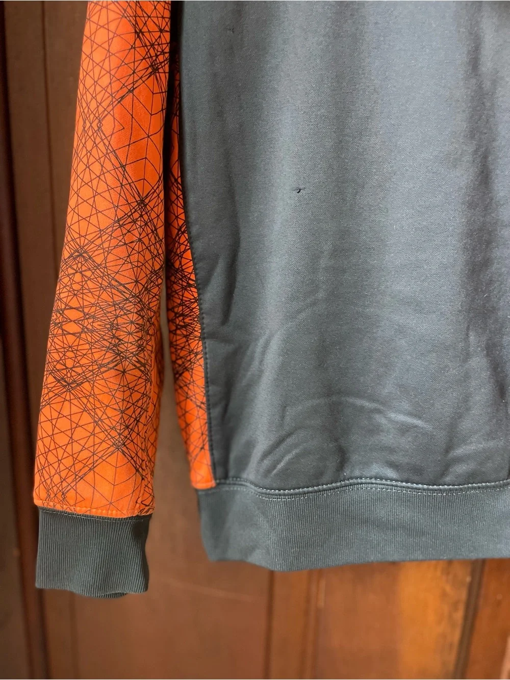 Nike dri fit boys size 6 gray / orange athletic hoodie